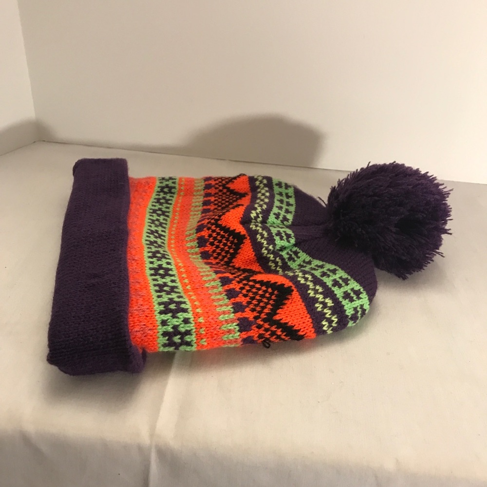 ADULT SIZE WINTER KNIT HAT POM BEANIE NWOT